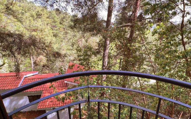 Poed Residence