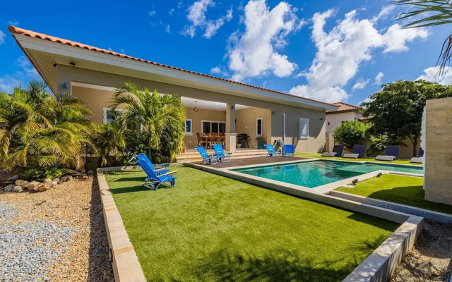 Amazing 4BR 3BA Villa Palm Beach w NEW Pool