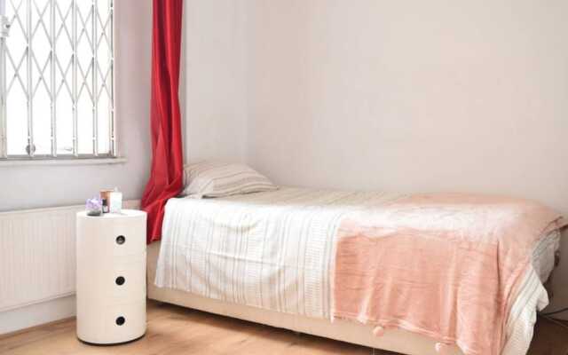 2 Bedroom Victorian Maisonette in Brixton