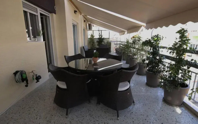 Penthouse lux Flat With 2 bd Next to Larissis