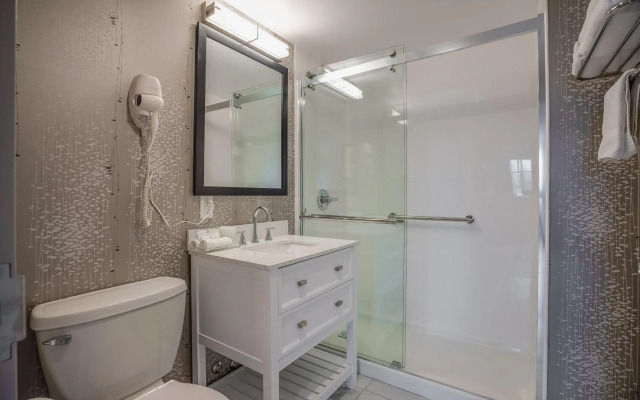 Monte Carlo Inn Oakville Suites