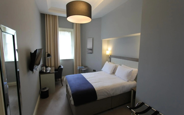 Yarrow Hotel