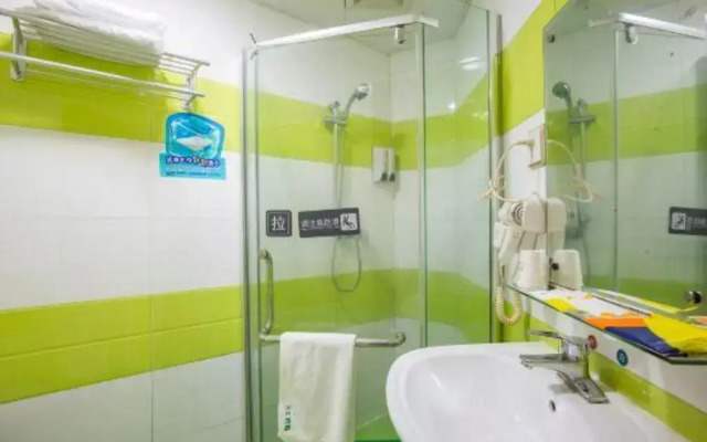 7Days Inn Chain Hotel (Chengdu Wuhou Temple Jinli Provincial Orthopedic Hospital Subway Station)