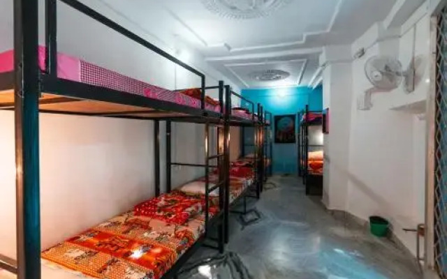 12 Monks Backpackers Community