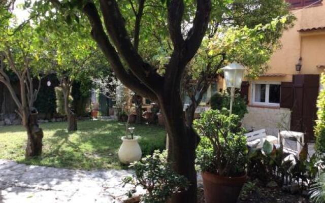 CHEZ ZIZOU - F2 CAP Dâ€™ANTIBES VERSANT OUEST