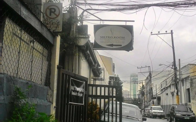 Metro Room Budget Hotel