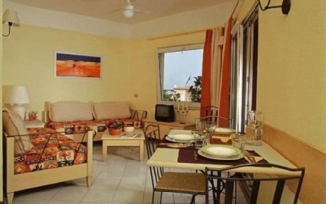 Walk to Beach in 6 mins from Cottage Apartment with Lovely Sea Views and Terrace