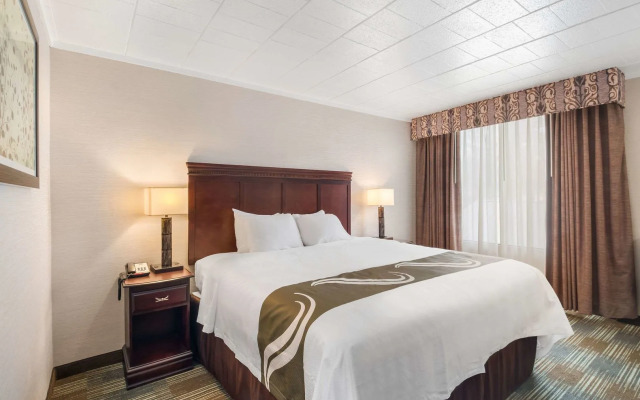 Finger Lakes Inn & Suites