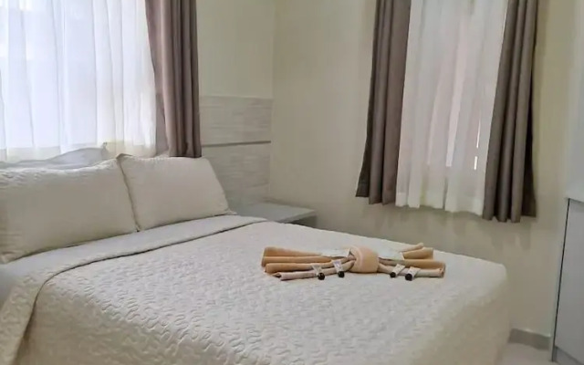 Modernly Furnished Standard Room With Queen bed - 2220