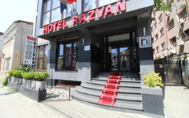Hotel Razvan