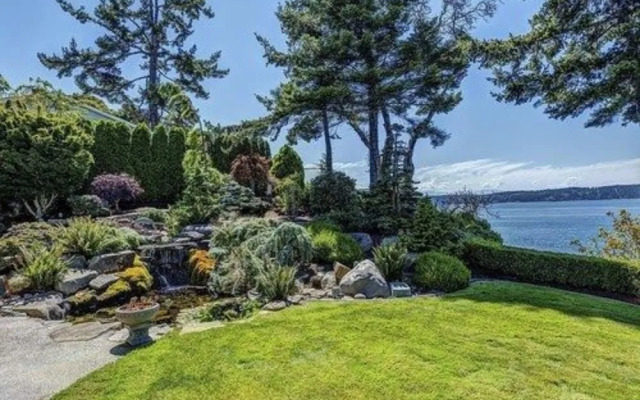 Sea Mist Waterfront Inn