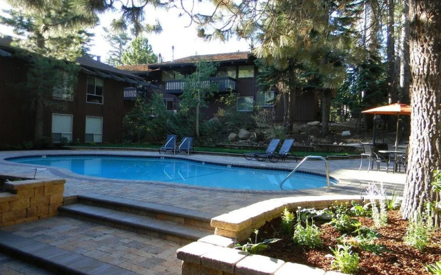 Mammoth Estates - 4 Seasons of Beauty w/ Amenities!