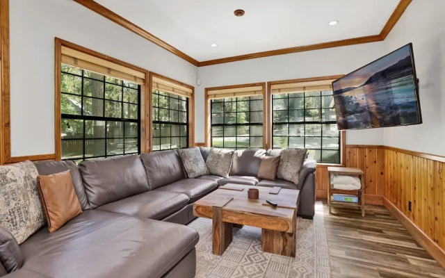 Serenity Cove Lake House #2472 by Big Bear Vacations