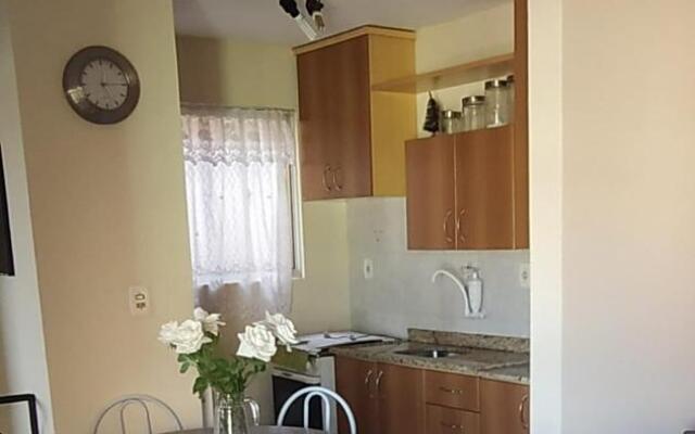 Apto 2 quartos, cond fechado, com vaga, quarto andar
