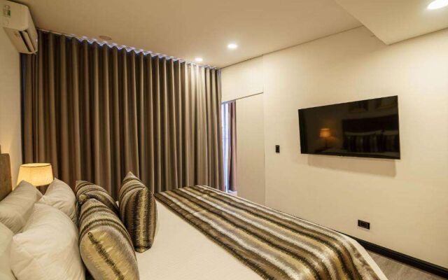 First Class Hotel