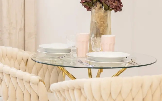 Glamour Studio by Renters Prestige