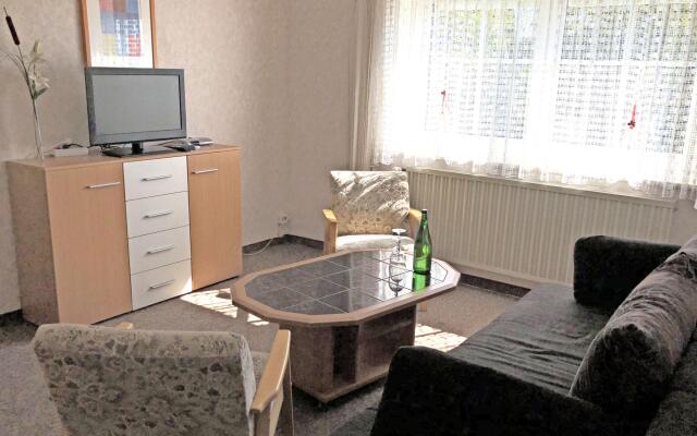 Garden Apartment, Gobweinstein