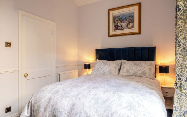 Stunning 1 Bedroom Flat in Central Bath