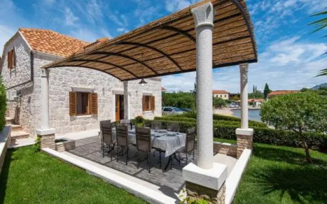 Holiday Villa Lovište Paradise