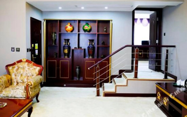 Hefeng Huarong Business Hotel
