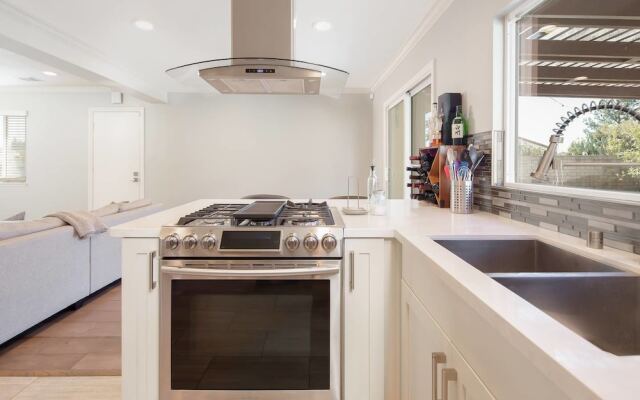 Radiant Estate New Luxury Cali 3 Bd!