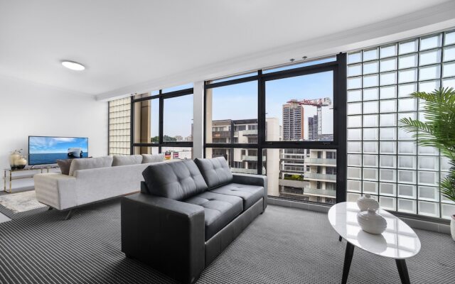 Stylish and Spacious Apt with Double Living Room