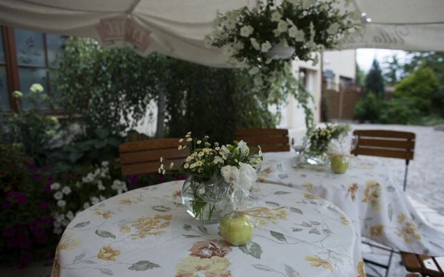 Villa Estera - Hotel & Restauracja