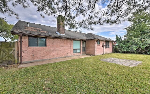 Pet-friendly Missouri City Home w/ Fenced-in Yard!