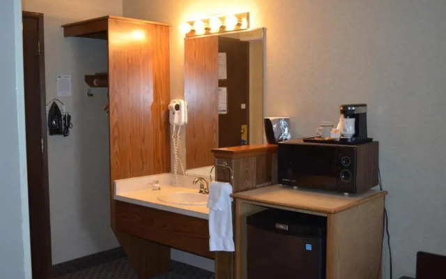 Nampa Inn & Suites