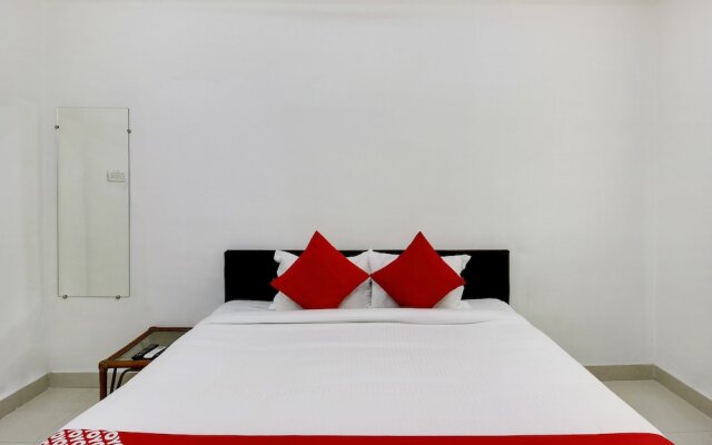 Golden Hive By OYO Rooms