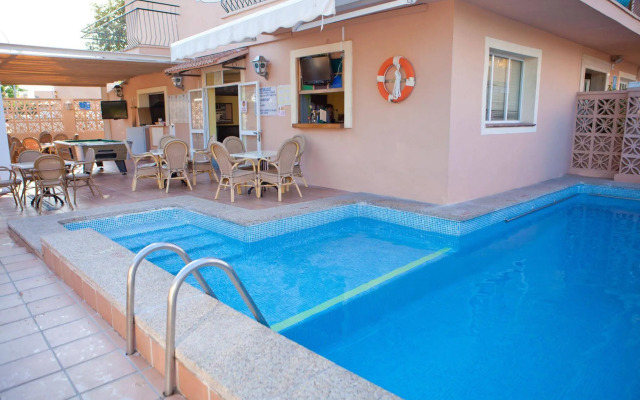 Naika Studios & Apartments