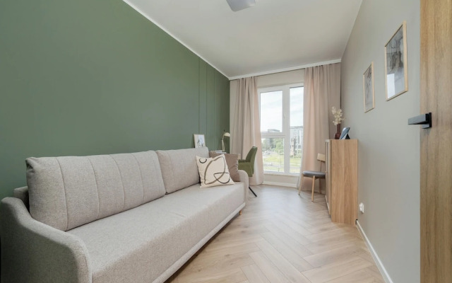 Legnicka Modern Apartment by Renters