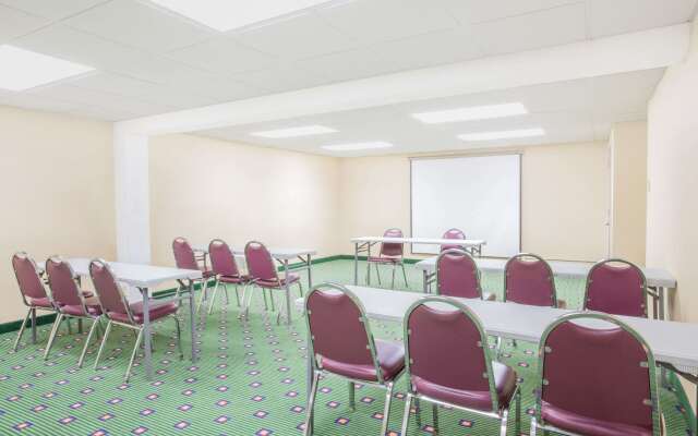 Ramada by Wyndham Angola/Fremont Area