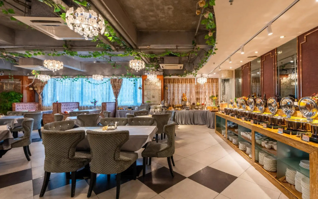 Zhuhai Overseas Chinese Hotel
