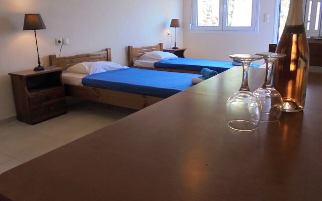 Yannis Residences