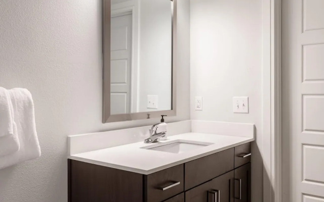 Dallas Executive 1BD 1BA Apartment