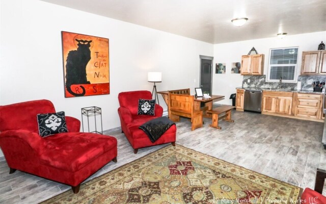 Chic Duplex Near Snake River