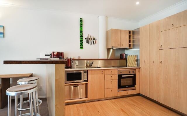 QV Harbour Private Apartment - 700