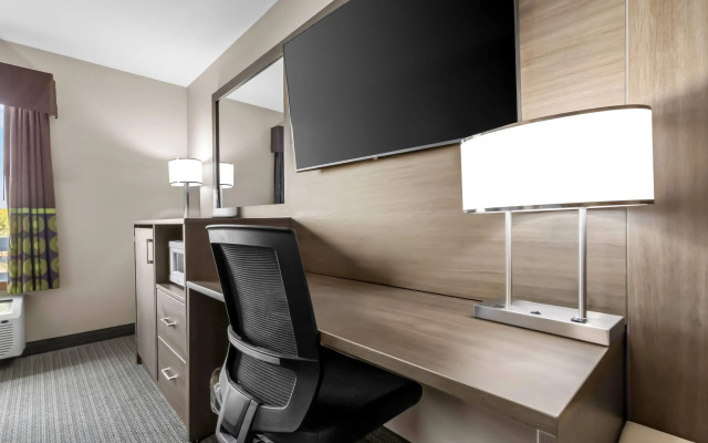 Super 8 by Wyndham Prince Albert