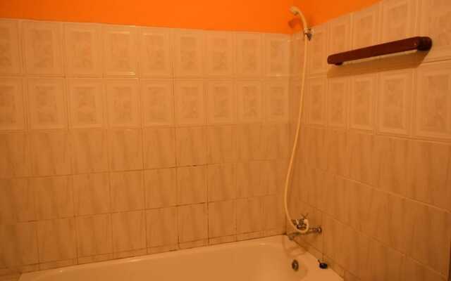Room in B&B - Amahoro Guest House - Double Room With Private Shower Room