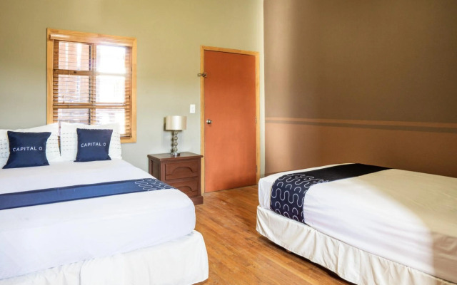 Capital O Hotel Villa Azura