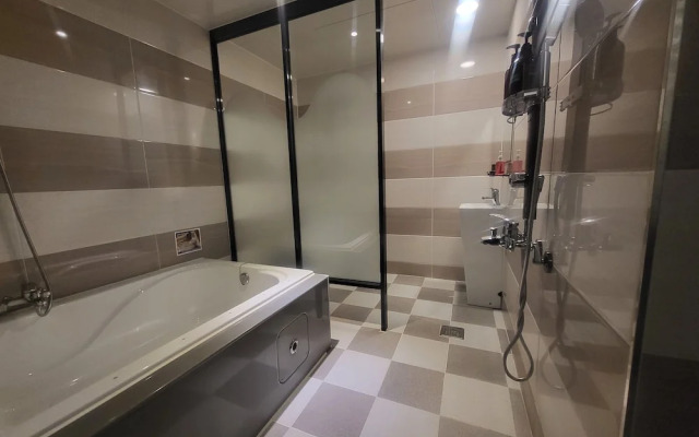 GoldenRoot Hotel in Gimhae