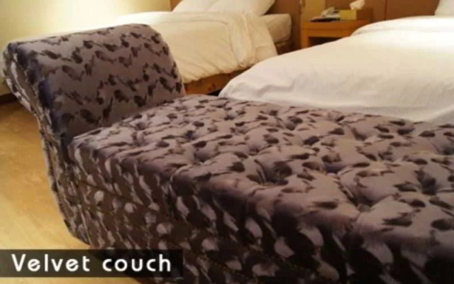 Two Be In Tourist Hotel