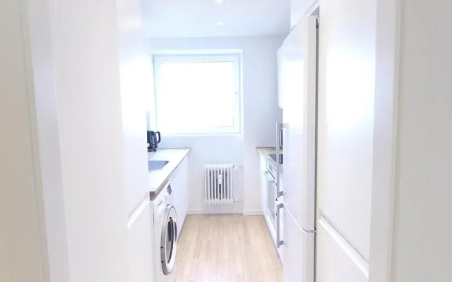 Great 2-bed w Balcony
