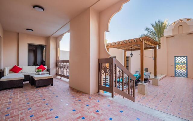 Luxury Villa Private Pool Disinfection Parking