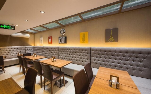 BGuest Hotel & Residence