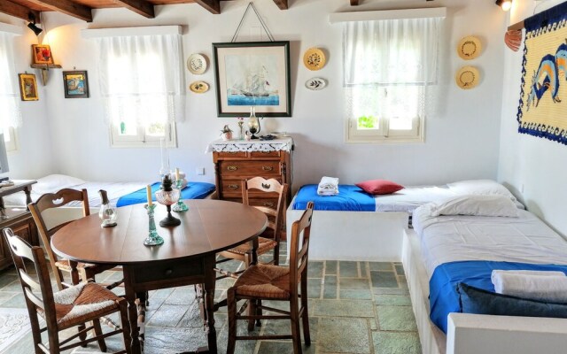 Traditional country house in Tinos