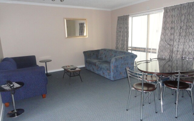 Hawks Inn Motel