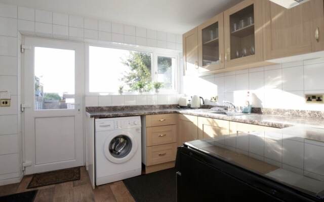 Arma Short Stays - Turner Close