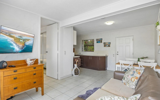 Great Location 1-bed With Pool – Guest Rooms – Alexandra Headland